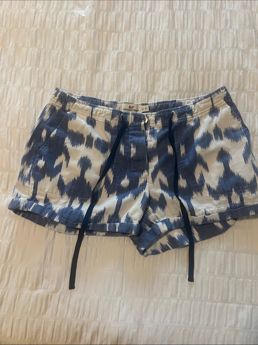Vineyard Vines Women’s Blue and White Printed Drawstring Shorts Size 0